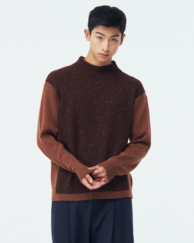 HIGH NECK COLOR BLOCK KNIT PULLOVER (BROWN)
